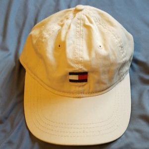 Tommy Hilfiger hat
